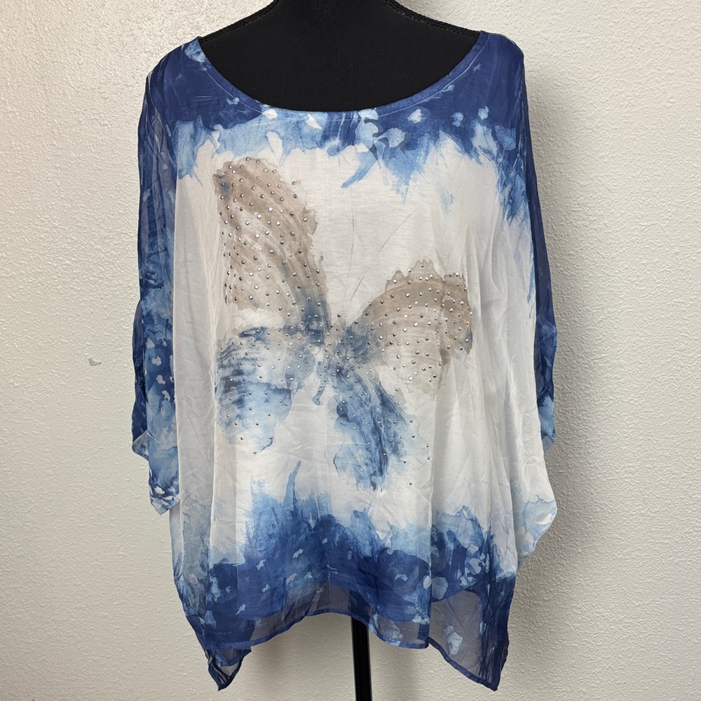 1084 Blue and White Butterfly-Print Sheer Tunic with Embellished Accents. SzXL